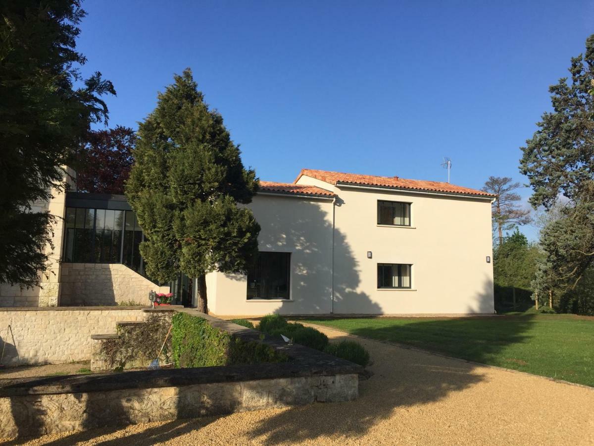 L Esprit Du Clain Chambres D Hotes Bandb De Standing Proches Du Futuroscope Golf Et Lac De St Cyr Naintre エクステリア 写真