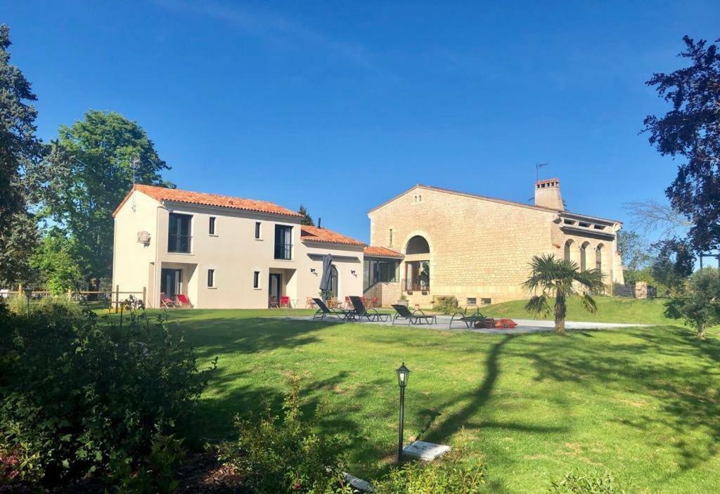 L Esprit Du Clain Chambres D Hotes Bandb De Standing Proches Du Futuroscope Golf Et Lac De St Cyr Naintre エクステリア 写真