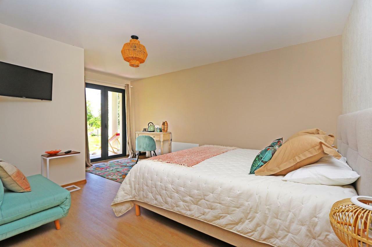 L Esprit Du Clain Chambres D Hotes Bandb De Standing Proches Du Futuroscope Golf Et Lac De St Cyr Naintre エクステリア 写真