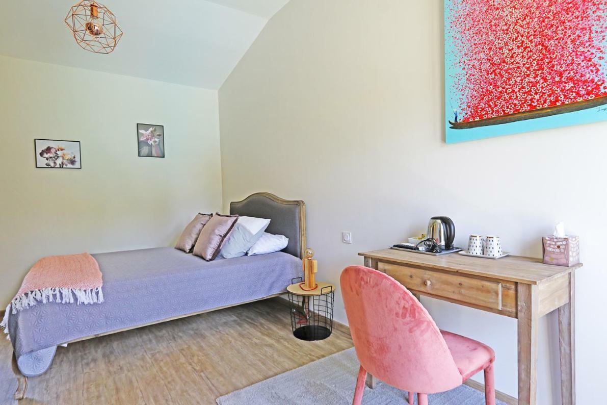 L Esprit Du Clain Chambres D Hotes Bandb De Standing Proches Du Futuroscope Golf Et Lac De St Cyr Naintre エクステリア 写真