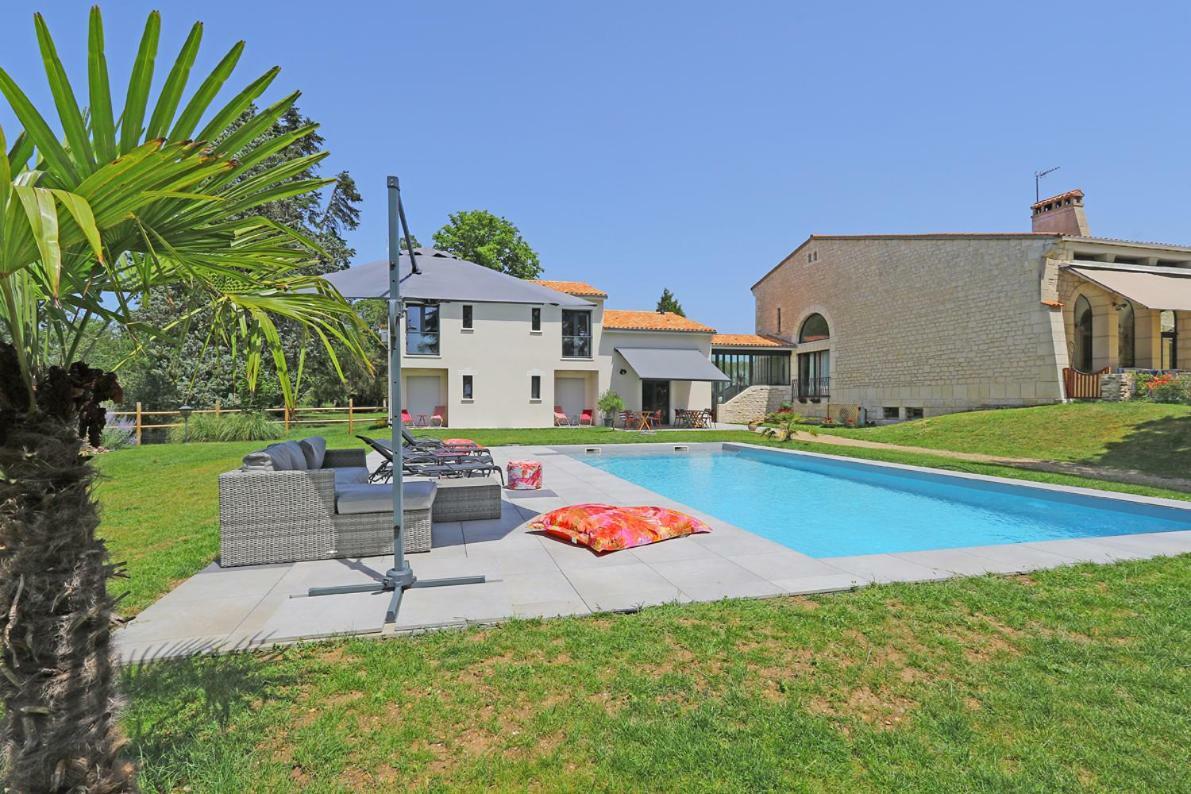 L Esprit Du Clain Chambres D Hotes Bandb De Standing Proches Du Futuroscope Golf Et Lac De St Cyr Naintre エクステリア 写真