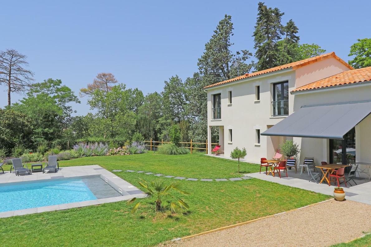 L Esprit Du Clain Chambres D Hotes Bandb De Standing Proches Du Futuroscope Golf Et Lac De St Cyr Naintre エクステリア 写真